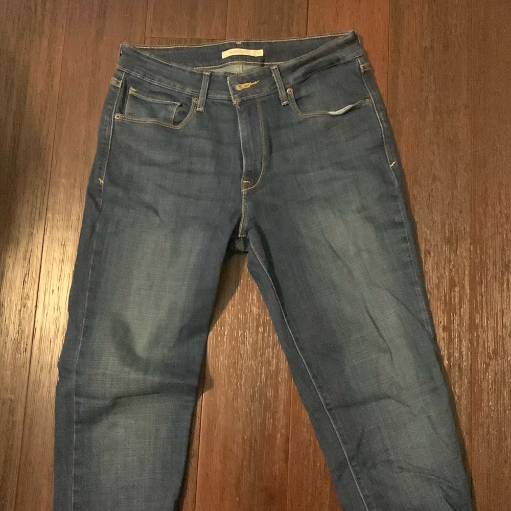 Excellent condition Levi mid rise skinny jeans